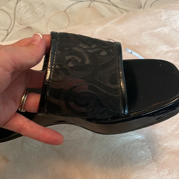 Yves saint Laurent vintage black lace pattern slides. Size 7 - Picture 3 of 13